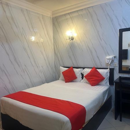 V Hotel Teluk Intan Exterior photo