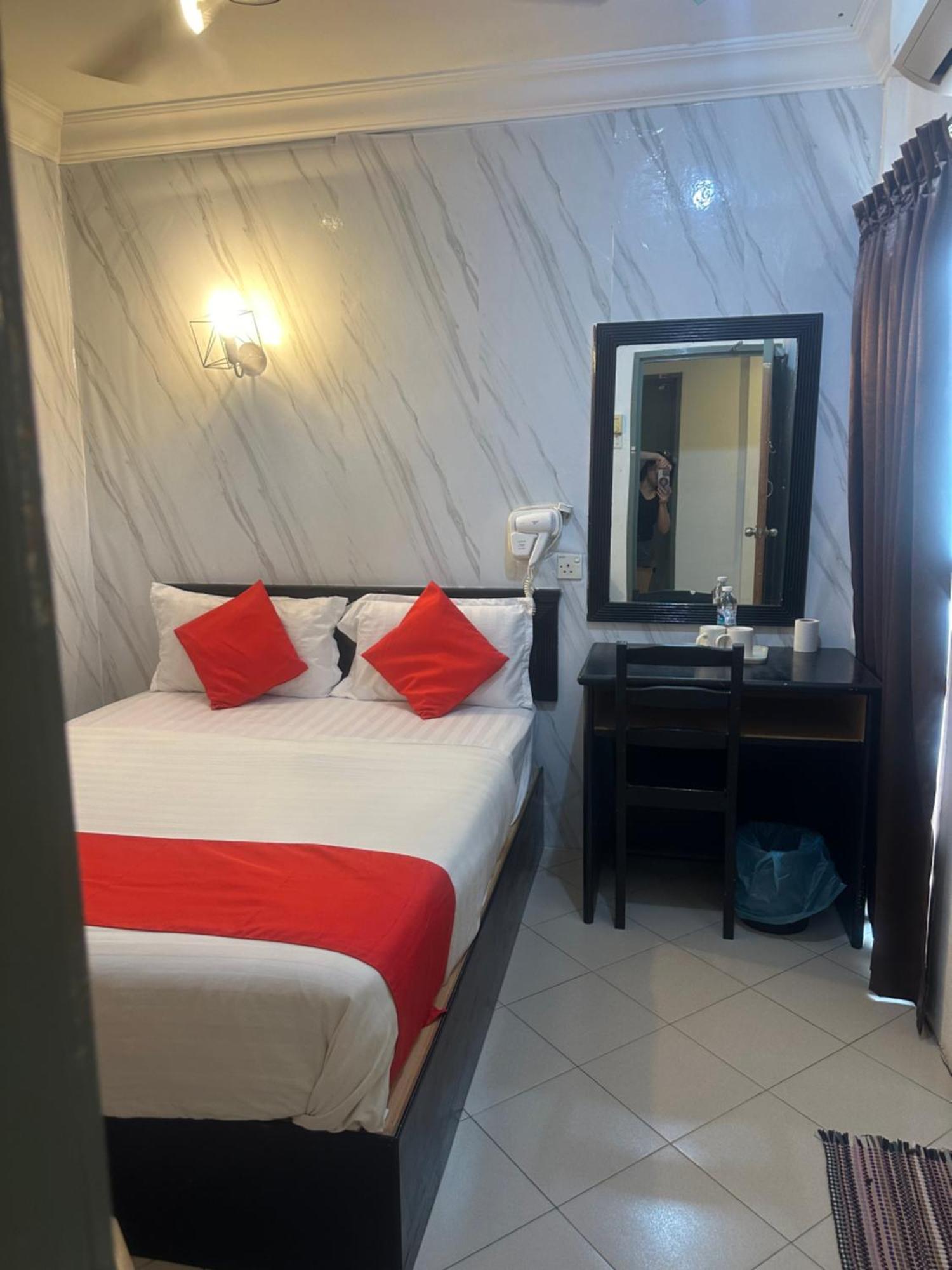 V Hotel Teluk Intan Exterior photo