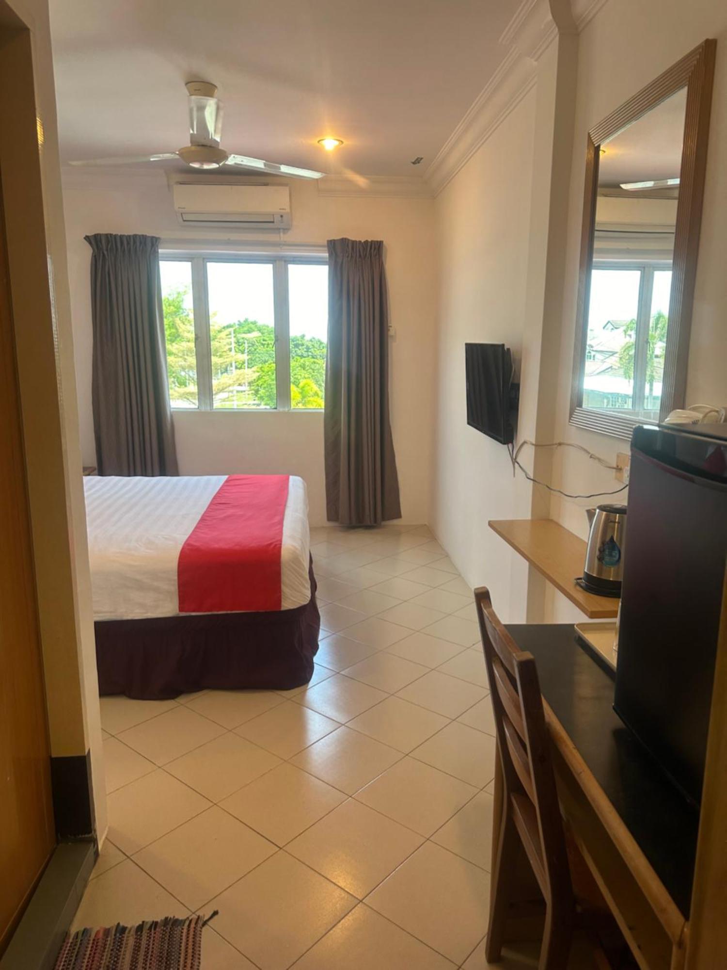 V Hotel Teluk Intan Exterior photo