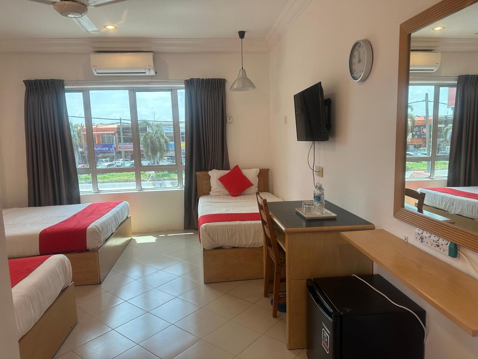 V Hotel Teluk Intan Exterior photo